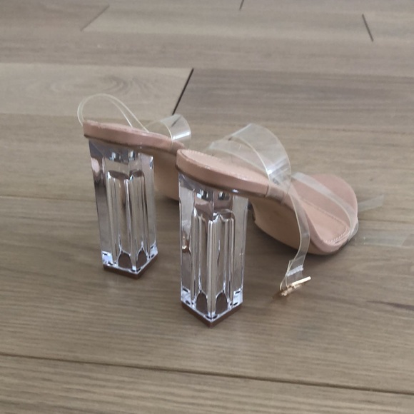 Like New! Clear Sandals, size 8.5 - Picture 3 of 4